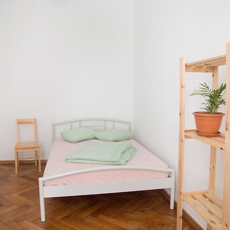 Old Town Hostel Тимишоара Экстерьер фото