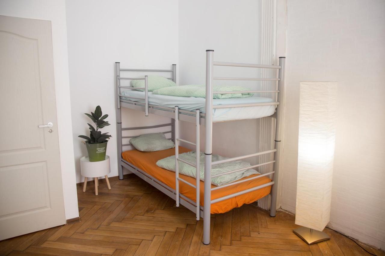 Old Town Hostel Тимишоара Экстерьер фото
