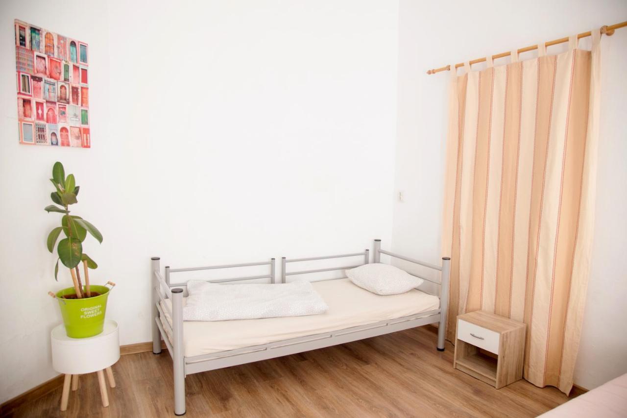 Old Town Hostel Тимишоара Экстерьер фото