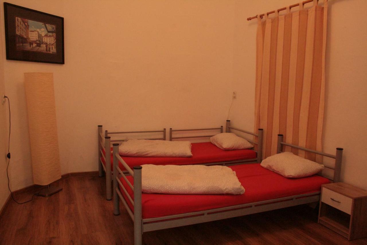 Old Town Hostel Тимишоара Экстерьер фото