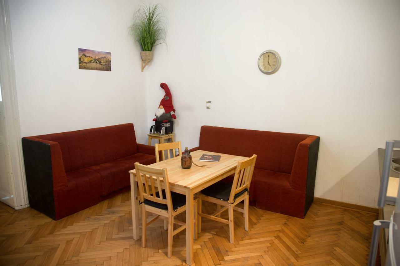 Old Town Hostel Тимишоара Экстерьер фото