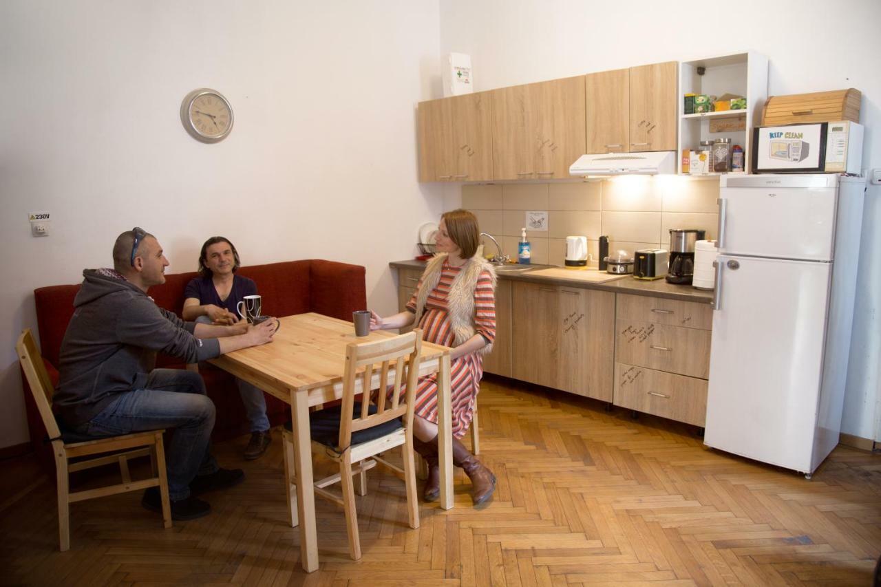 Old Town Hostel Тимишоара Экстерьер фото