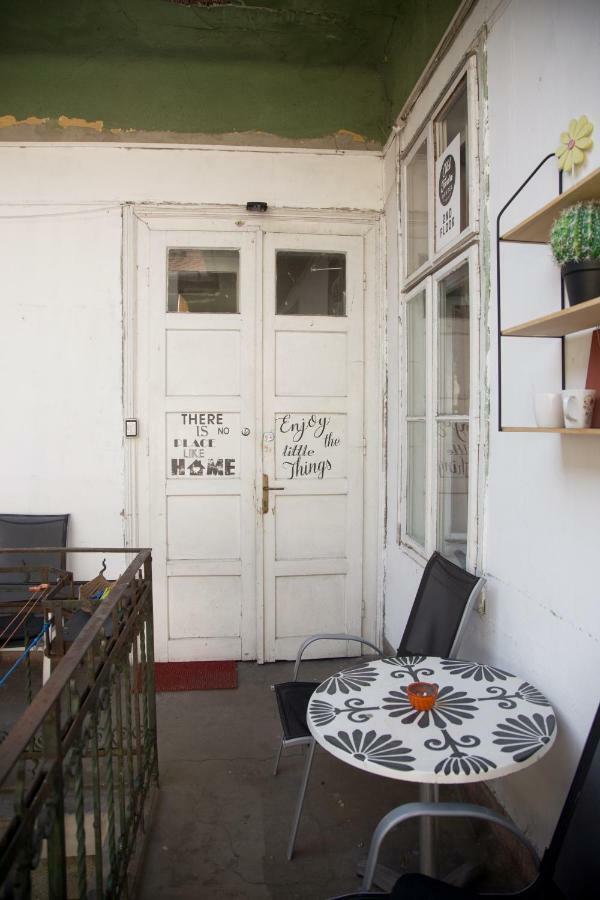 Old Town Hostel Тимишоара Экстерьер фото