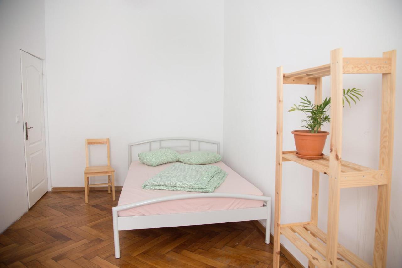 Old Town Hostel Тимишоара Экстерьер фото